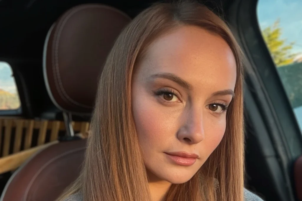 Başak Gümülcinelioğlu Travelling in a Car