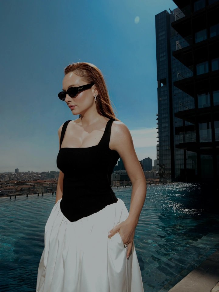 Başak Gümülcinelioğlu Wearing Sunglasses